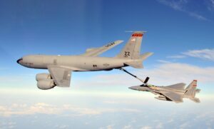 Boeing modelo 717 com designação militar de KC-135 Stratotanker