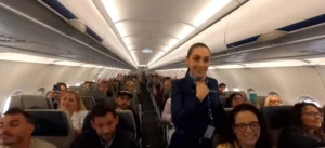 Giulia Cesta durante voo entre Campinas e Navegantes — Foto: Reprodução/EPTV