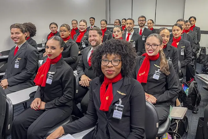 escola de aviação CEAB Brasil - comissário de bordo